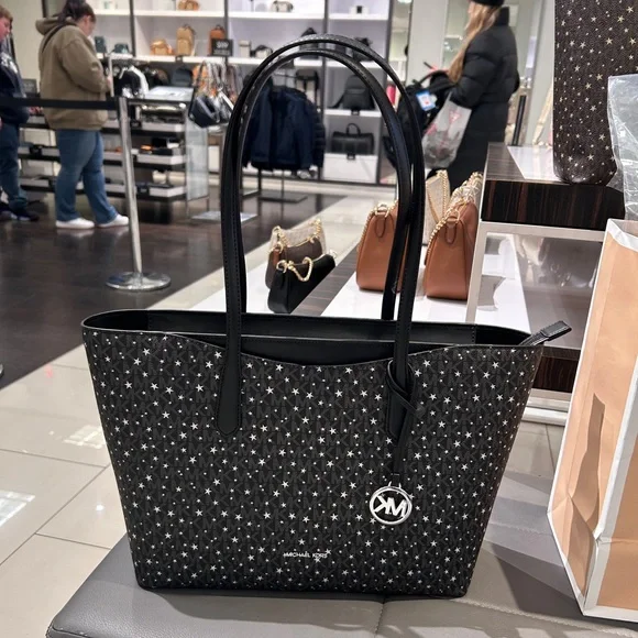NWT✨Michael Kors Arden Large Star Printed Signature Logo Tote Bag in Black - Picture 1 of 4